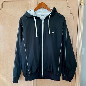 Avia Lightweight, Relaxed Fit, Water Repellant Windbreaker Hoodie, Men’s Small.